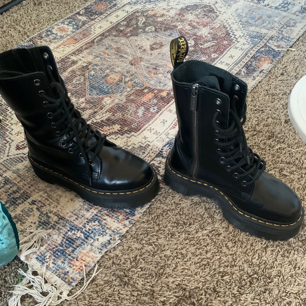 10 eyelet jadon boots dr martens